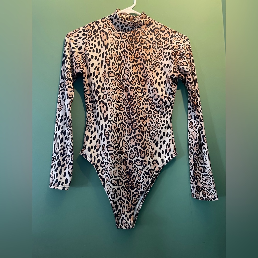 - - Boo-hoo leopard print bodysuit with snaps size 10